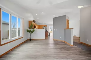 1437 Nottingham Dr, Owatonna, MN 55060 - Photo 5