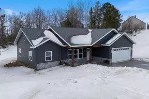 912 Carter Cir, Eveleth, MN 55734 - Photo 3