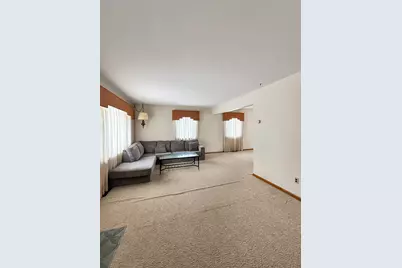 1913 6th Avenue NE, Austin, MN 55912 - Photo 5