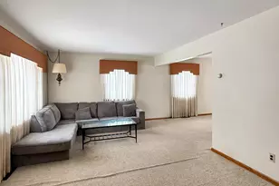 1913 6th Ave NE, Austin, MN 55912 - Photo 5