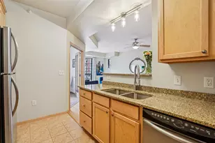 825 Berry St, Saint Paul, MN 55114 - Photo 15