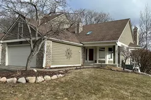 210 Wildwood Bay Dr, Mahtomedi, MN 55115 - Photo 1