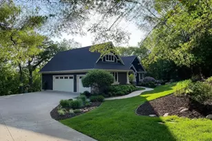 23400 Woodland Ridge Dr, Lakeville, MN 55044 - Photo 3