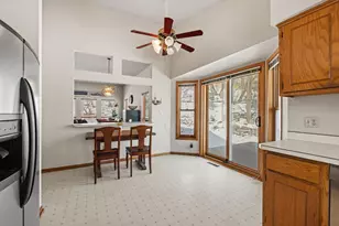 8136 Dakota Ln, Chanhassen, MN 55317 - Photo 7