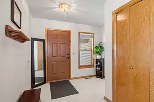 8136 Dakota Ln, Chanhassen, MN 55317 - Photo 3