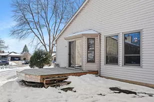 8136 Dakota Ln, Chanhassen, MN 55317 - Photo 3