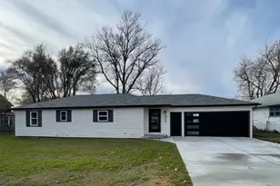 406 8th Ave SW, Pipestone, MN 56164 - Photo 1