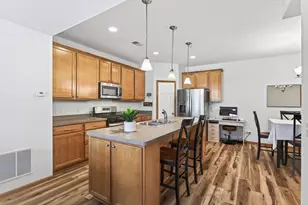 1845 Columbia Ln, Chanhassen, MN 55317 - Photo 5