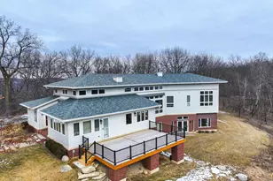 46180 Oak Hill Dr, La Crescent, MN 55947 - Photo 1