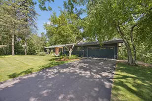 443 Salem Pl, Mahtomedi, MN 55115 - Photo 3