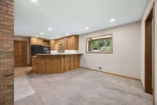 443 Salem Pl, Mahtomedi, MN 55115 - Photo 9