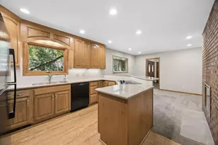 443 Salem Pl, Mahtomedi, MN 55115 - Photo 7