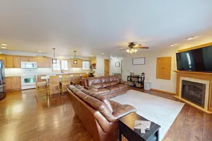 64562 270th St, Alden, MN 56009 - Photo 3