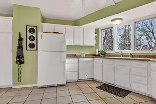 609 Manor Ct, Altoona, WI 54720 - Photo 3