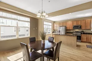 1666 Village Trail E, Maplewood, MN 55109 - Photo 9