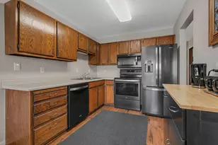 4454 Churchill St, Shoreview, MN 55126 - Photo 3
