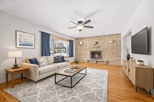 7720 Viewcrest Ln, New Hope, MN 55427 - Photo 3