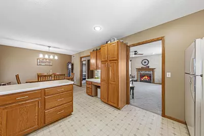 526 Beaver Street E, Belle Plaine, MN 56011 - Photo 3