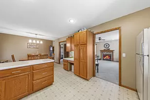 526 Beaver Street E, Belle Plaine, MN 56011 - Photo 3