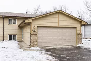 1027 Eastview Cir, Shakopee, MN 55379 - Photo 1