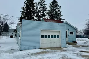 810 2nd St NE, Roseau, MN 56751 - Photo 3