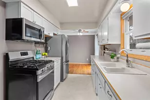 807 Rose Pl, Roseville, MN 55113 - Photo 21