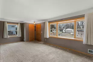 807 Rose Pl, Roseville, MN 55113 - Photo 7