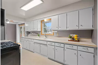 807 Rose Place, Roseville, MN 55113 - Photo 19