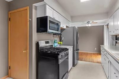 807 Rose Place, Roseville, MN 55113 - Photo 17