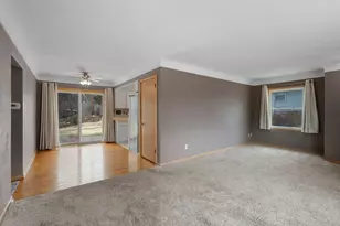 807 Rose Pl, Roseville, MN 55113 - Photo 9