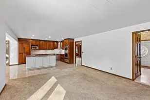 205 Hillcrest Ct, Burnsville, MN 55337 - Photo 19