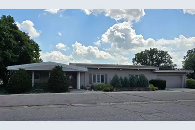 710 4th Street SE, Pipestone, MN 56164 - Photo 1