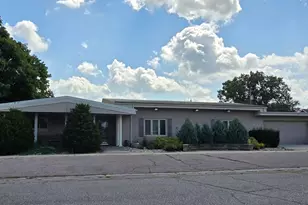 710 4th St SE, Pipestone, MN 56164 - Photo 1