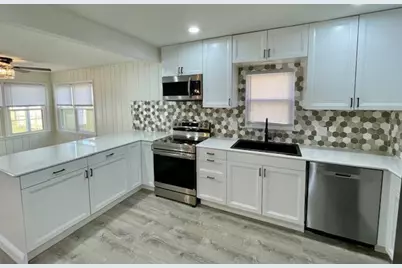 1107 10th Street NW, Austin, MN 55912 - Photo 3