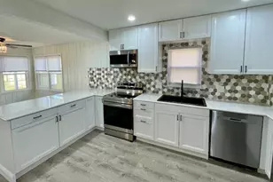 1107 10th St NW, Austin, MN 55912 - Photo 3