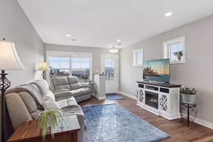 8067 Abercrombie Ln, Woodbury, MN 55129 - Photo 5