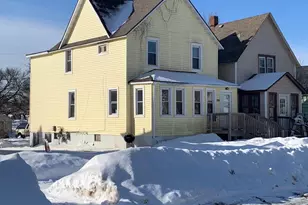 124 E 17th St, Hibbing, MN 55746 - Photo 1