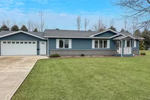 818 E 2nd St N, Truman, MN 56088 - Photo 1