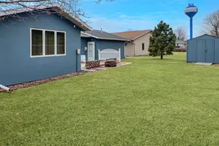 818 E 2nd St N, Truman, MN 56088 - Photo 3