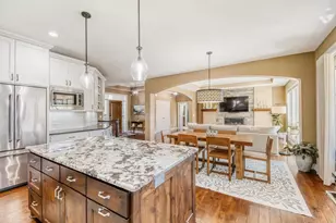 5676 Garden Dr, Woodbury, MN 55129 - Photo 7