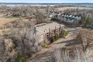 10806 S Shore Dr, Plymouth, MN 55441 - Photo 3