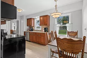 1324 Valley St, Chaska, MN 55318 - Photo 7