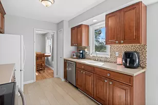 1324 Valley St, Chaska, MN 55318 - Photo 9
