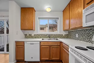 2945 Village Cir, Chanhassen, MN 55317 - Photo 13