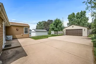 2233 Fremont Ave E, Saint Paul, MN 55119 - Photo 29