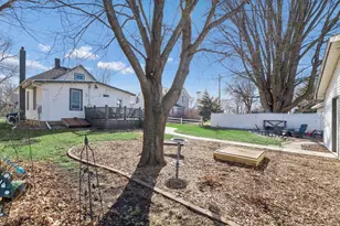 208 E 1st St, Waconia, MN 55387 - Photo 11
