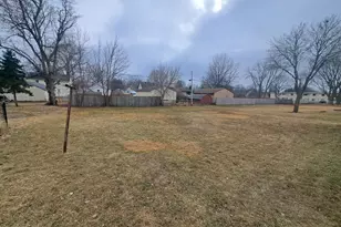 1403 11th Ave NW, Austin, MN 55912 - Photo 3