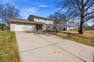 9736 Oxborough Rd, Bloomington, MN 55437 - Photo 3