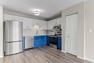 66 9th St E, Saint Paul, MN 55101 - Photo 3