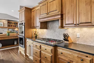 7011 Highover Drive, Chanhassen, MN 55317 - Photo 15